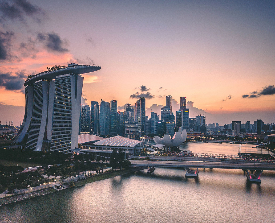 Singapur mit Wolkenkratzern